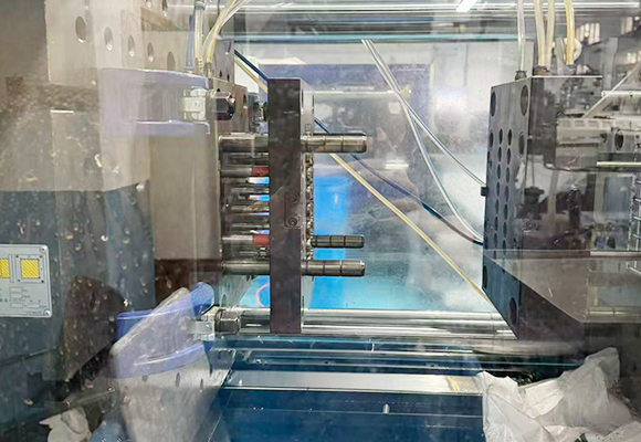 Injection moulding machine producing skincare packaging components